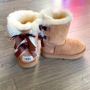 Ugg Bailey Bow II Water Resistant Genuine Shearling Boot size 9